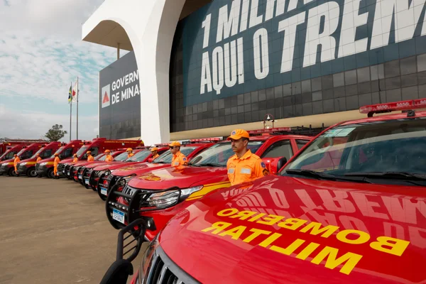 Governo de Minas entrega 18 novas viaturas ao Corpo de Bombeiros para reforçar atendimento operacional