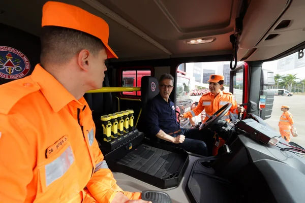 Governo de Minas entrega 18 novas viaturas ao Corpo de Bombeiros para reforçar atendimento operacional