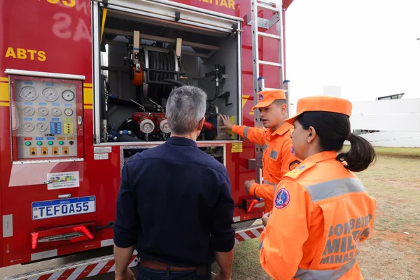 Governo de Minas entrega 18 novas viaturas ao Corpo de Bombeiros para reforçar atendimento operacional