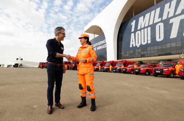 Governo de Minas entrega 18 novas viaturas ao Corpo de Bombeiros para reforçar atendimento operacional