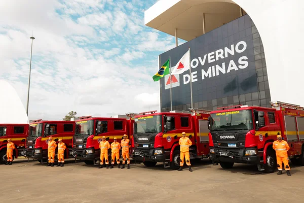 Governo de Minas entrega 18 novas viaturas ao Corpo de Bombeiros para reforçar atendimento operacional