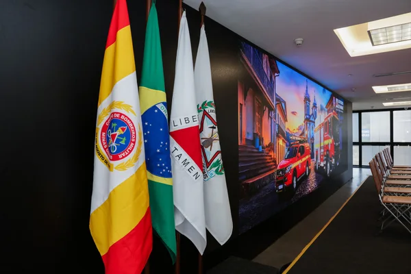 Governo de Minas entrega 18 novas viaturas ao Corpo de Bombeiros para reforçar atendimento operacional