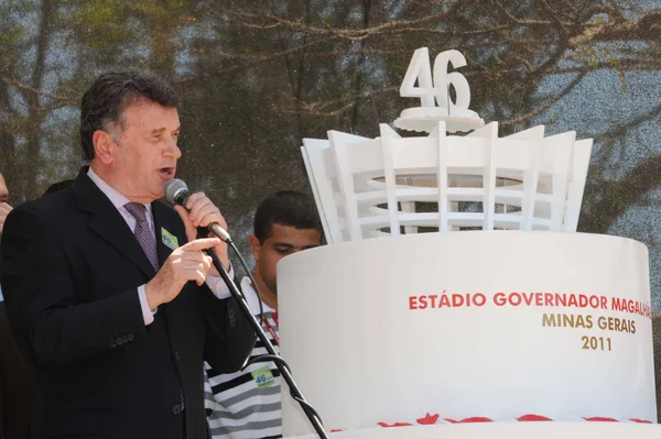 Sérgio Barroso discursa durante comemorações dos 46 anos do Mineirão
