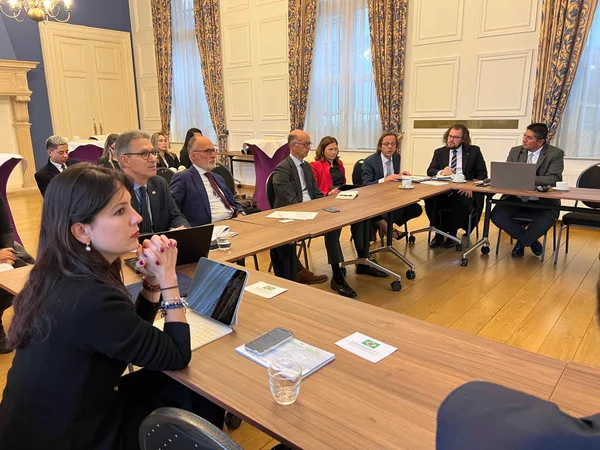 Em primeiro dia de missão internacional à Europa, governador se reúne com empresários, embaixadores e possíveis investidores