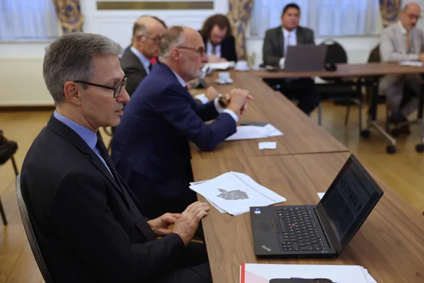 Em primeiro dia de missão internacional à Europa, governador se reúne com empresários, embaixadores e possíveis investidores