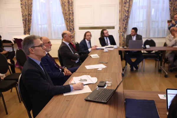 Em primeiro dia de missão internacional à Europa, governador se reúne com empresários, embaixadores e possíveis investidores