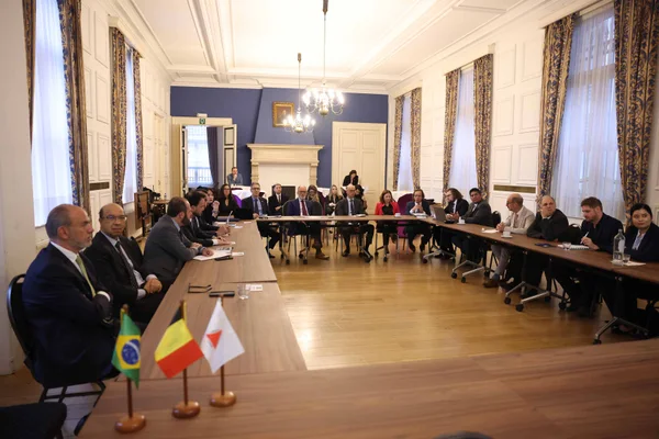 Em primeiro dia de missão internacional à Europa, governador se reúne com empresários, embaixadores e possíveis investidores
