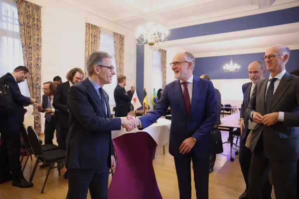Em primeiro dia de missão internacional à Europa, governador se reúne com empresários, embaixadores e possíveis investidores