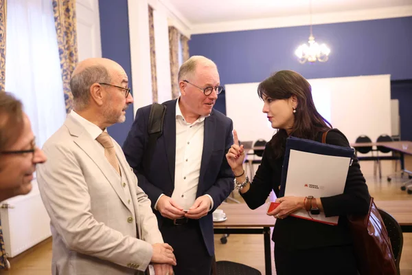 Em primeiro dia de missão internacional à Europa, governador se reúne com empresários, embaixadores e possíveis investidores