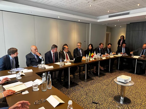 Em primeiro dia de missão internacional à Europa, governador se reúne com empresários, embaixadores e possíveis investidores