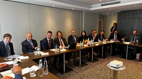 Em primeiro dia de missão internacional à Europa, governador se reúne com empresários, embaixadores e possíveis investidores