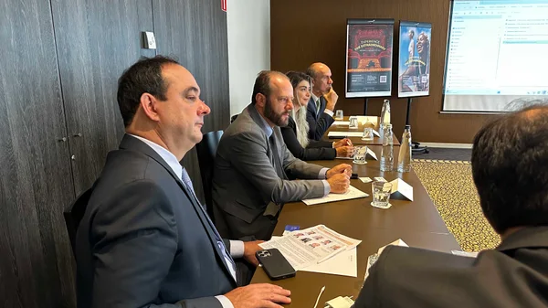 Em primeiro dia de missão internacional à Europa, governador se reúne com empresários, embaixadores e possíveis investidores