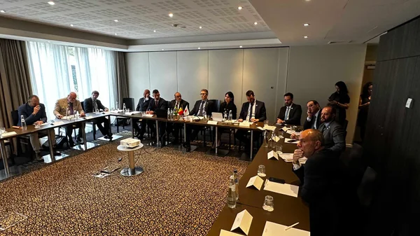 Em primeiro dia de missão internacional à Europa, governador se reúne com empresários, embaixadores e possíveis investidores