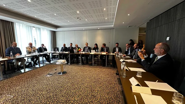 Em primeiro dia de missão internacional à Europa, governador se reúne com empresários, embaixadores e possíveis investidores