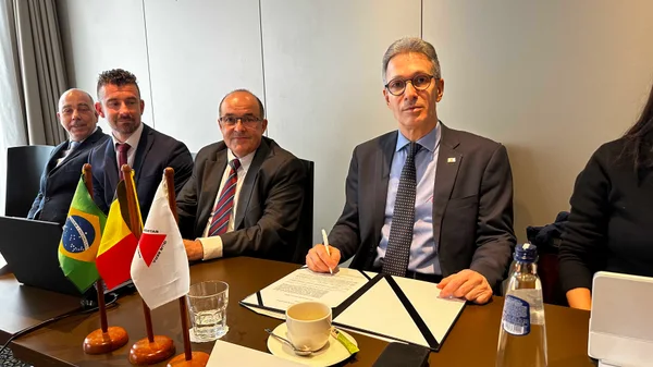 Em primeiro dia de missão internacional à Europa, governador se reúne com empresários, embaixadores e possíveis investidores