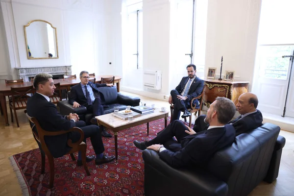 Em primeiro dia de missão internacional à Europa, governador se reúne com empresários, embaixadores e possíveis investidores