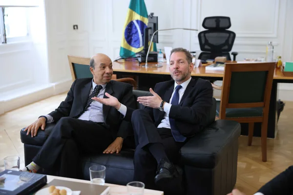 Em primeiro dia de missão internacional à Europa, governador se reúne com empresários, embaixadores e possíveis investidores