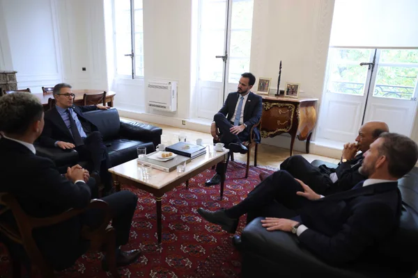 Em primeiro dia de missão internacional à Europa, governador se reúne com empresários, embaixadores e possíveis investidores