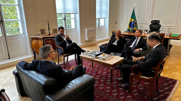 Em primeiro dia de missão internacional à Europa, governador se reúne com empresários, embaixadores e possíveis investidores