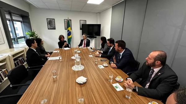 Na Europa, delegação do Estado discute ações voltadas à valorização do patrimônio cultural e natural de Minas Gerais e realiza reuniões bilaterais