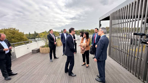 Em Paris, Governo de Minas estreita laços com universidade de negócios que deve ampliar atuação em Belo Horizonte