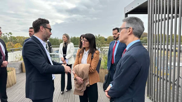 Em Paris, Governo de Minas estreita laços com universidade de negócios que deve ampliar atuação em Belo Horizonte