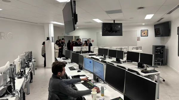 Em Paris, Governo de Minas estreita laços com universidade de negócios que deve ampliar atuação em Belo Horizonte