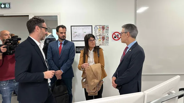 Em Paris, Governo de Minas estreita laços com universidade de negócios que deve ampliar atuação em Belo Horizonte