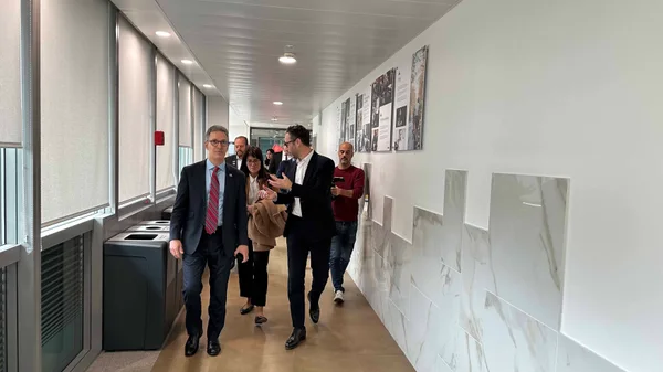 Em Paris, Governo de Minas estreita laços com universidade de negócios que deve ampliar atuação em Belo Horizonte