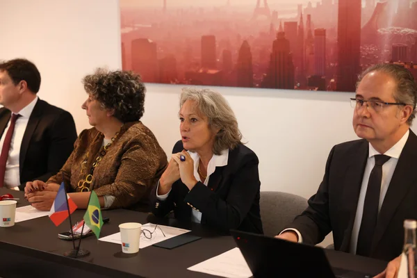 Em Paris, Governo de Minas estreita laços com universidade de negócios que deve ampliar atuação em Belo Horizonte