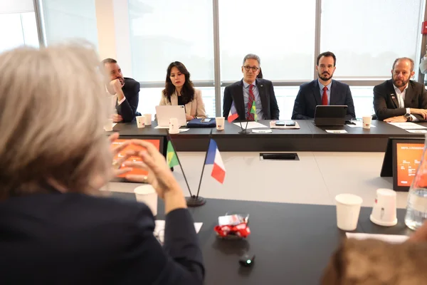 Em Paris, Governo de Minas estreita laços com universidade de negócios que deve ampliar atuação em Belo Horizonte