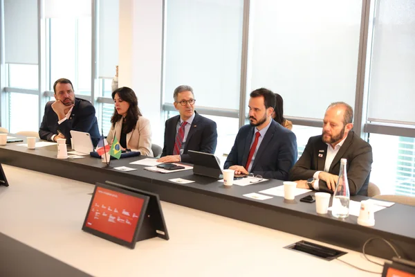 Em Paris, Governo de Minas estreita laços com universidade de negócios que deve ampliar atuação em Belo Horizonte