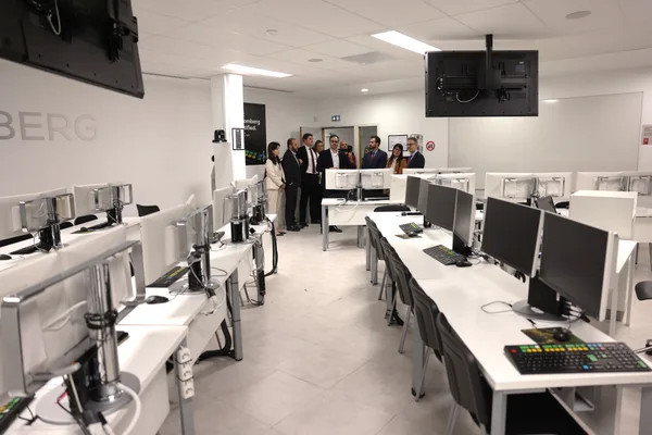 Em Paris, Governo de Minas estreita laços com universidade de negócios que deve ampliar atuação em Belo Horizonte