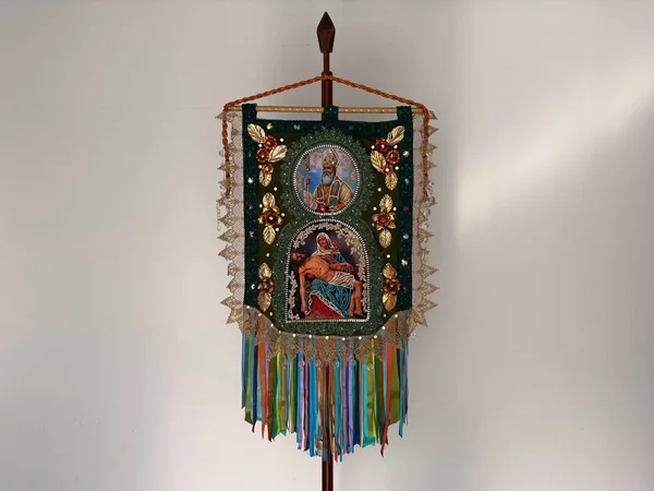 No Vaticano, Papa Leão XIV abençoa povo de Minas Gerais ao receber obras de artesãs do estado das mãos do governador