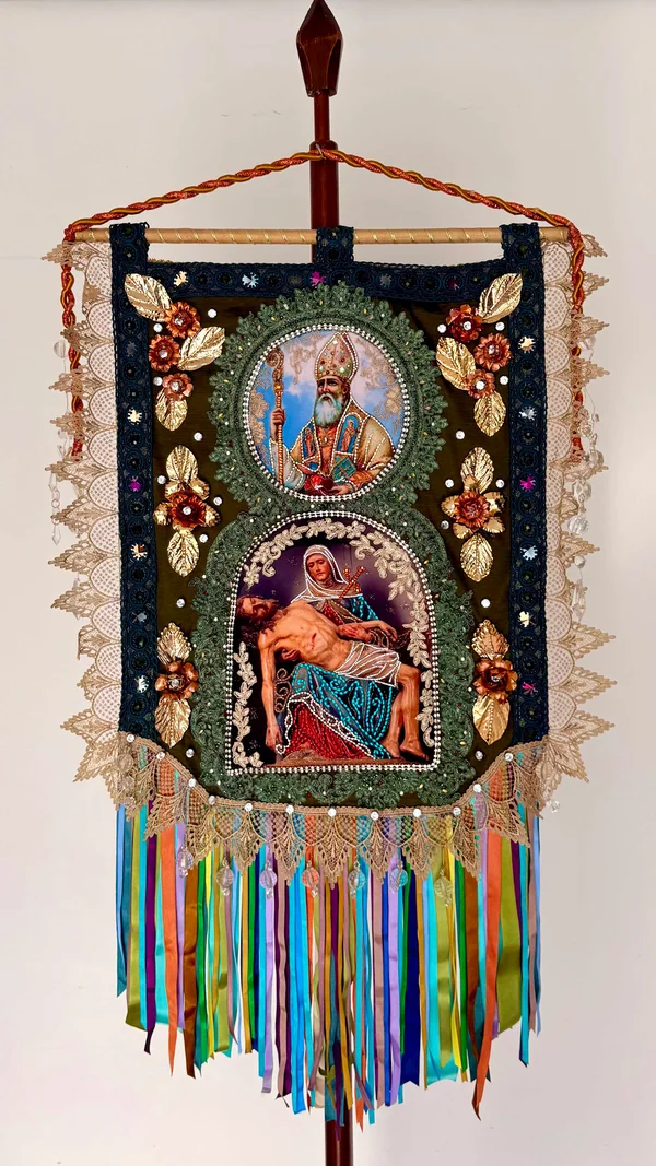 No Vaticano, Papa Leão XIV abençoa povo de Minas Gerais ao receber obras de artesãs do estado das mãos do governador