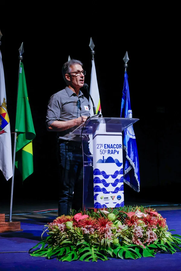 Governador de Minas Gerais participa da abertura do 27º Enacor, maior evento nacional de infraestrutura viária