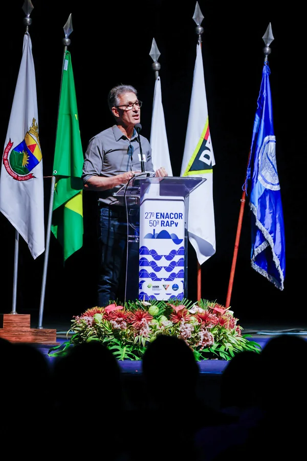 Governador de Minas Gerais participa da abertura do 27º Enacor, maior evento nacional de infraestrutura viária