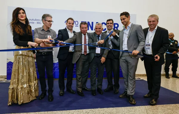 Governador de Minas Gerais participa da abertura do 27º Enacor, maior evento nacional de infraestrutura viária
