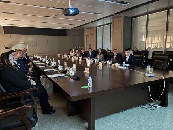 Na China, vice-governador acompanha embarque do primeiro dos novos trens do Metrô da RMBH