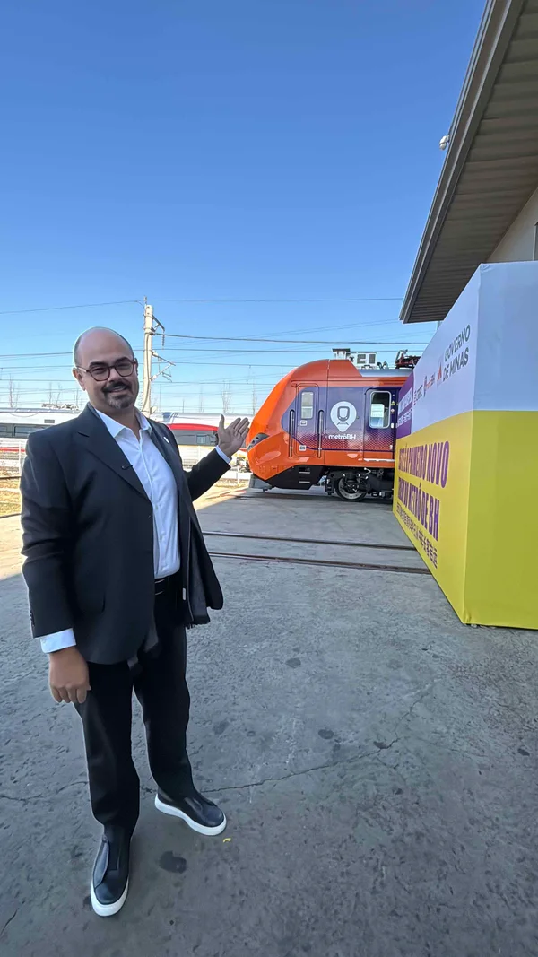 Na China, vice-governador acompanha embarque do primeiro dos novos trens do Metrô da RMBH