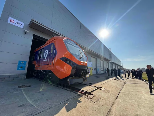 Na China, vice-governador acompanha embarque do primeiro dos novos trens do Metrô da RMBH