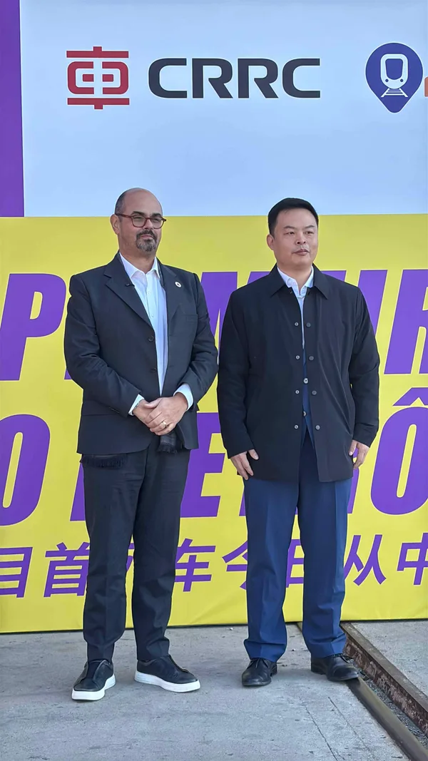 Na China, vice-governador acompanha embarque do primeiro dos novos trens do Metrô da RMBH