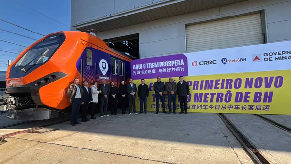 Na China, vice-governador acompanha embarque do primeiro dos novos trens do Metrô da RMBH