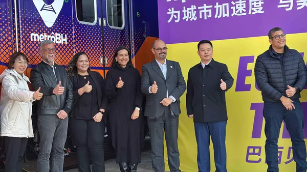 Na China, vice-governador acompanha embarque do primeiro dos novos trens do Metrô da RMBH