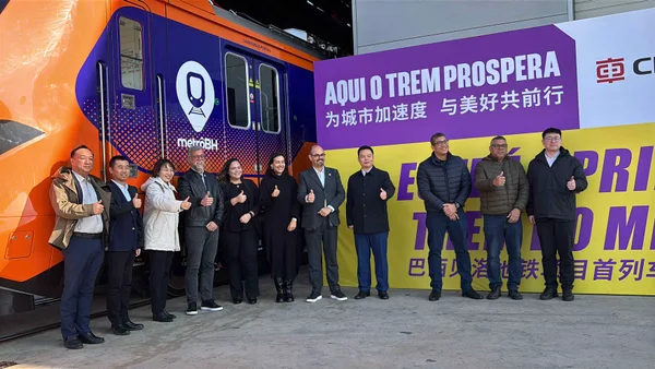 Na China, vice-governador acompanha embarque do primeiro dos novos trens do Metrô da RMBH