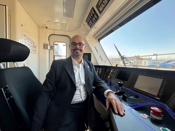 Na China, vice-governador acompanha embarque do primeiro dos novos trens do Metrô da RMBH