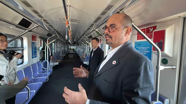 Na China, vice-governador acompanha embarque do primeiro dos novos trens do Metrô da RMBH