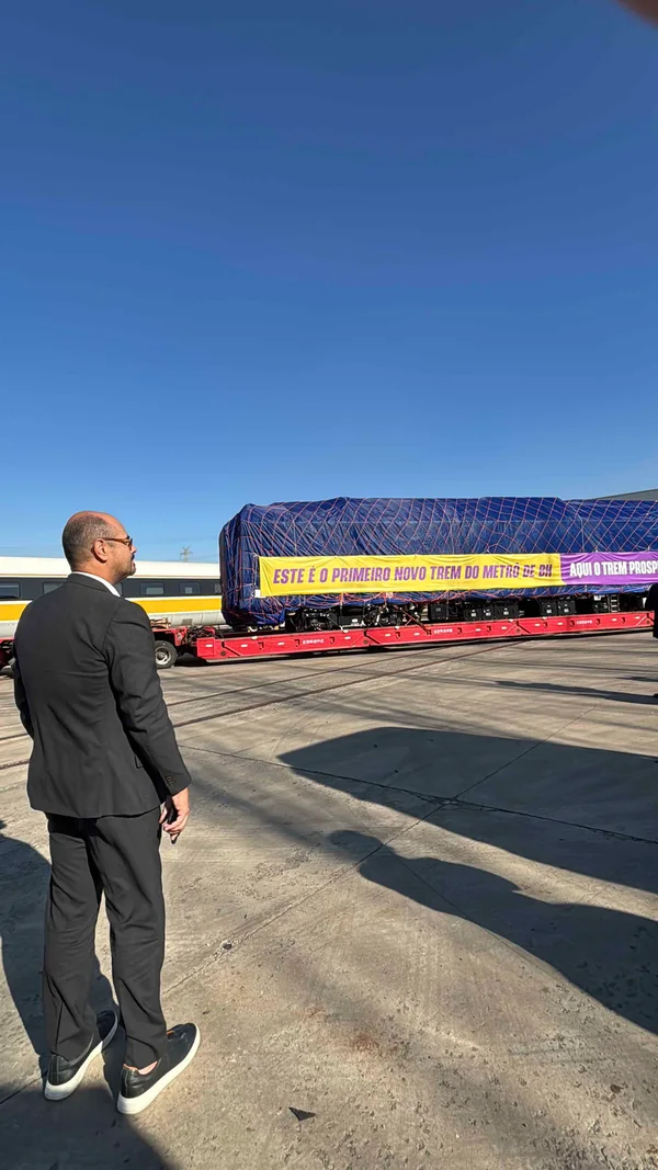 Na China, vice-governador acompanha embarque do primeiro dos novos trens do Metrô da RMBH