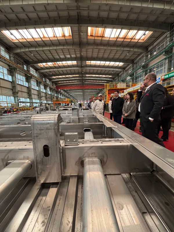 Na China, vice-governador acompanha embarque do primeiro dos novos trens do Metrô da RMBH