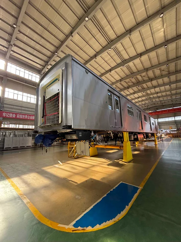 Na China, vice-governador acompanha embarque do primeiro dos novos trens do Metrô da RMBH